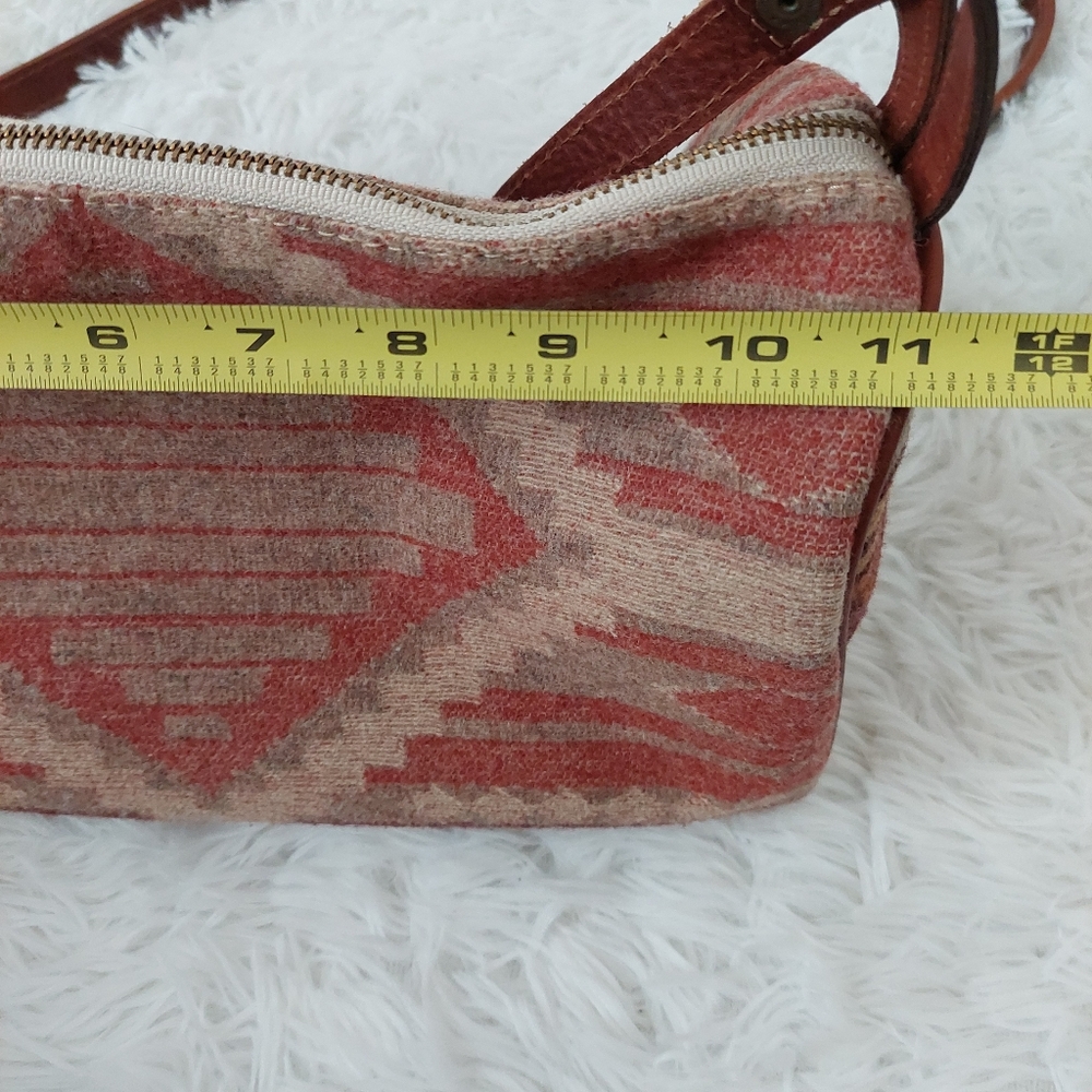 Pendleton Rust and Tan Aztec Crossbody Bag - Picture 12 of 12